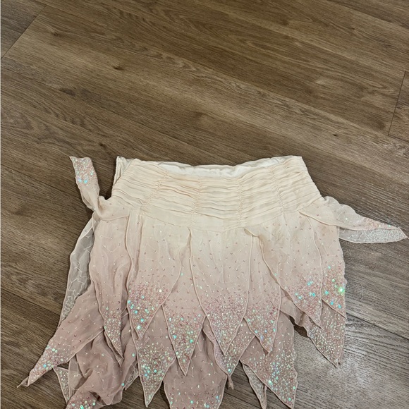 bebe Cream Asymmetrical Layered Skirt - Picture 8 of 9